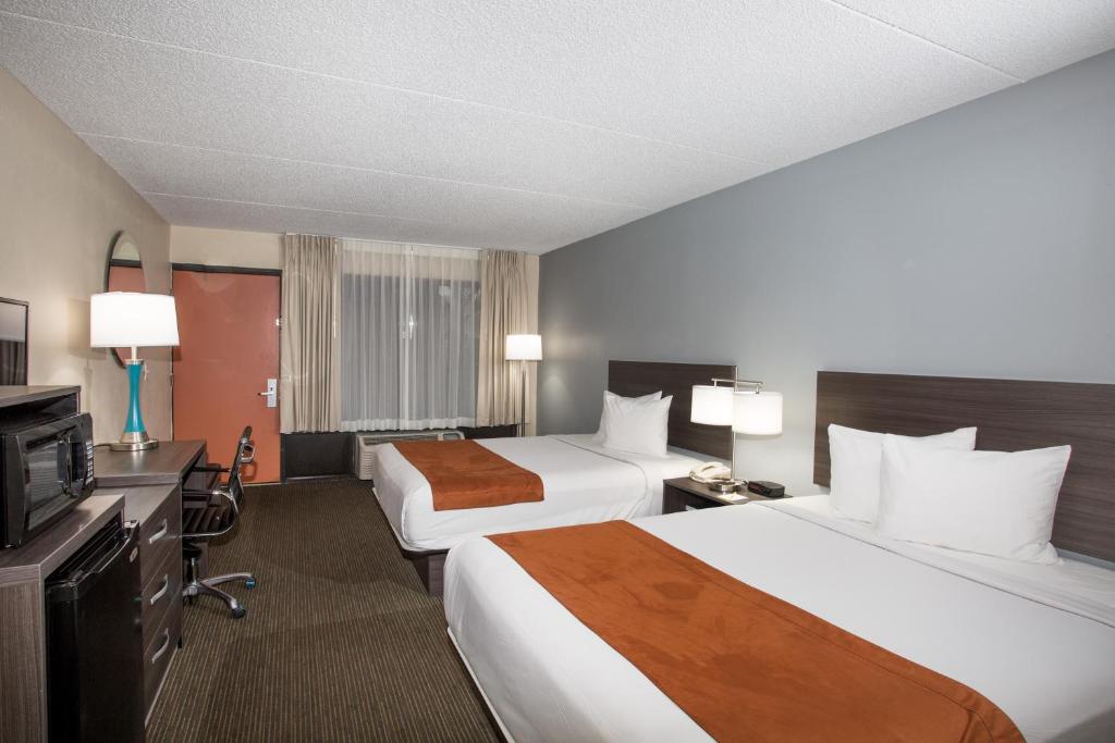Days Inn & Suites by Wyndham Orlando Airport - Queen Room With Two Queen Beds - Non-Smoking