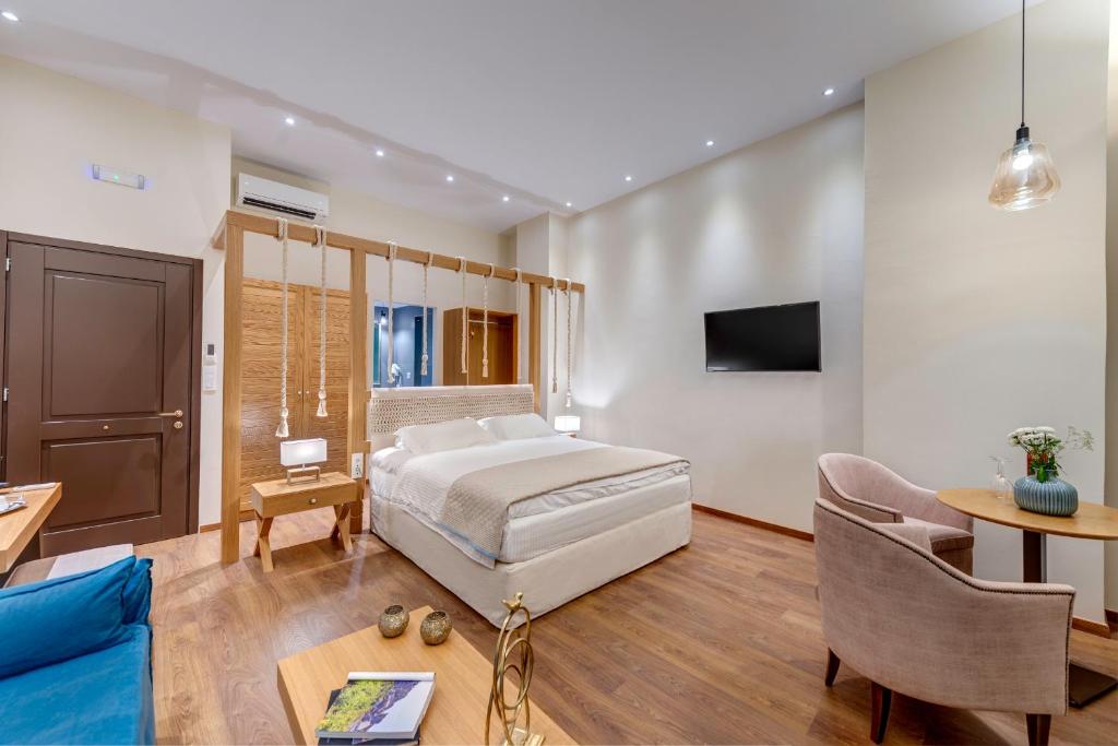 Postel nebo postele na pokoji v ubytování 1844 Suites Syros