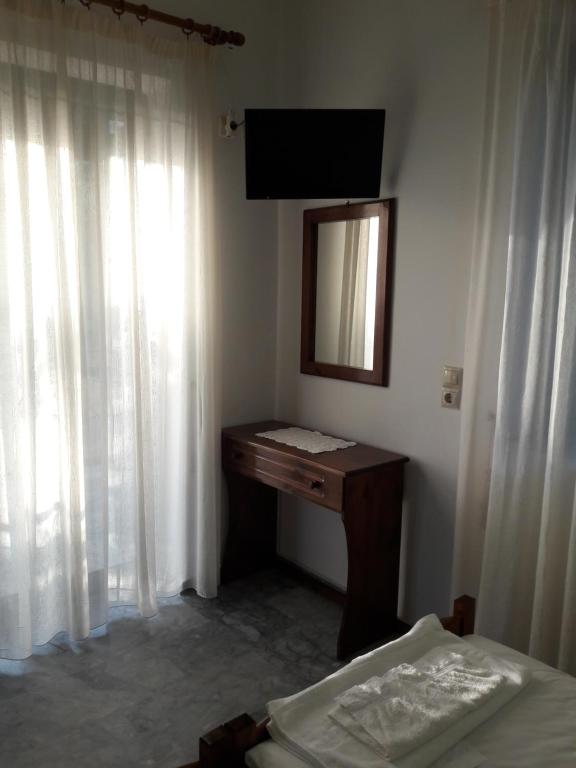 Postel nebo postele na pokoji v ubytování Ouranias Studios