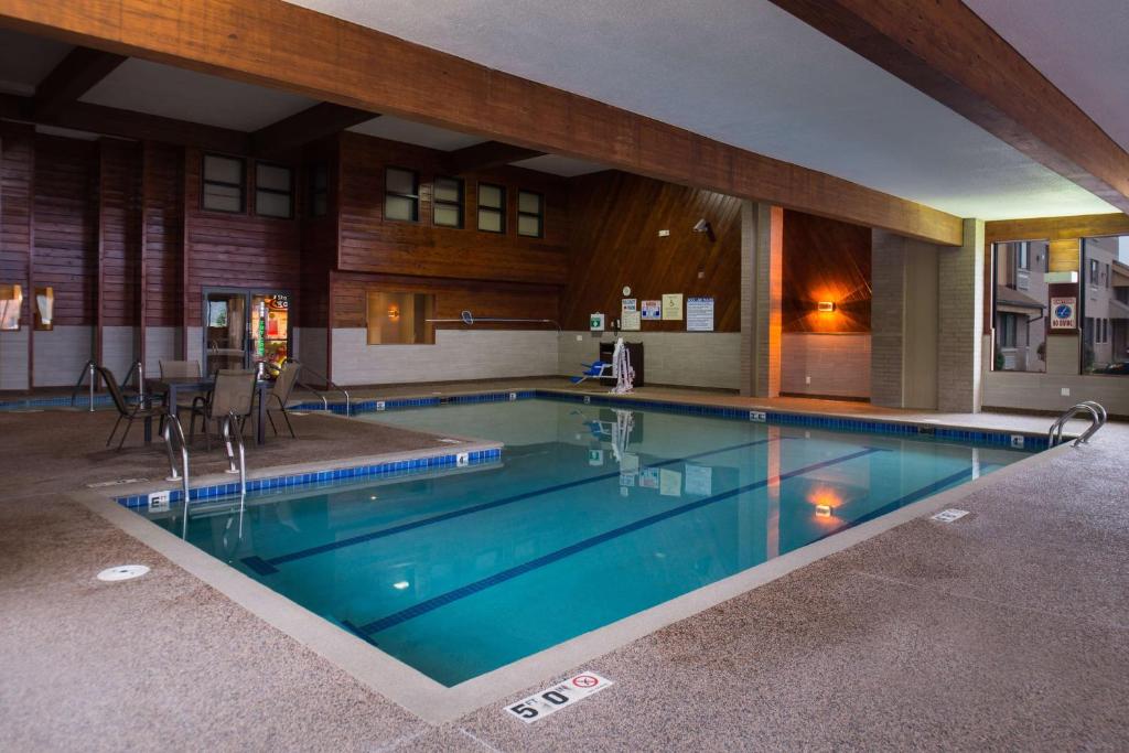 a large swimming pool in a building at Best Western Ambassador Inn & Suites in Wisconsin Dells