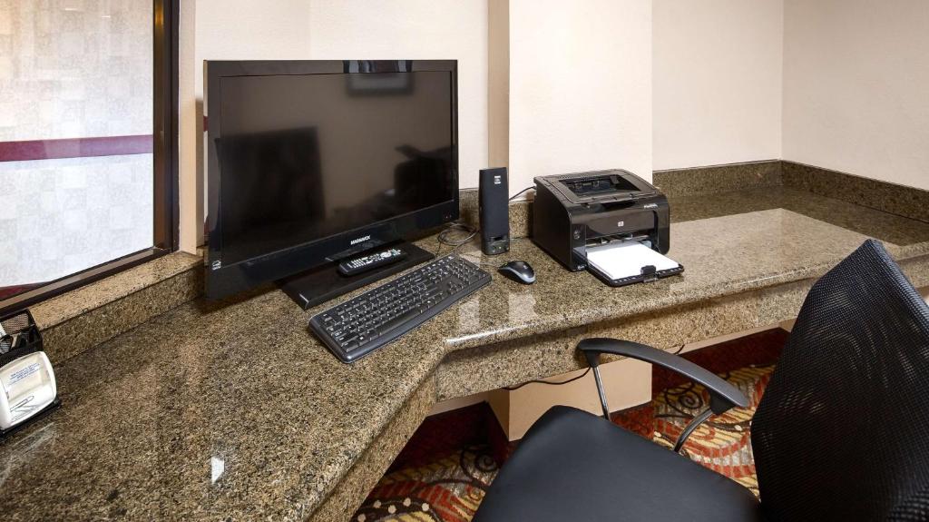 Best Western PLUS Memorial Inn photo