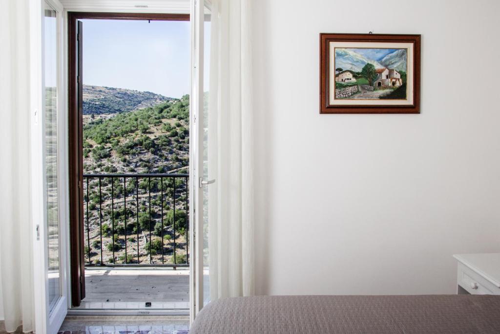 Nespecifikovaný výhled na hory nebo výhled na hory při pohledu z bed and breakfast