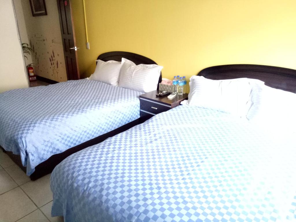 two beds sitting next to each other in a room at Coastland in Toucheng