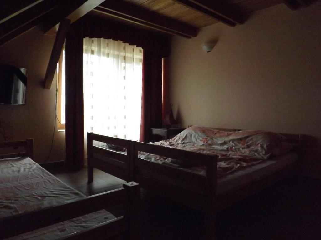 Posteľ alebo postele v izbe v ubytovaní Napos Vendégház