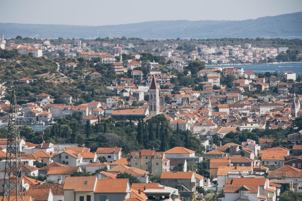 Pogled na grad 'Trogir' ili pogled na grad iz apartmana