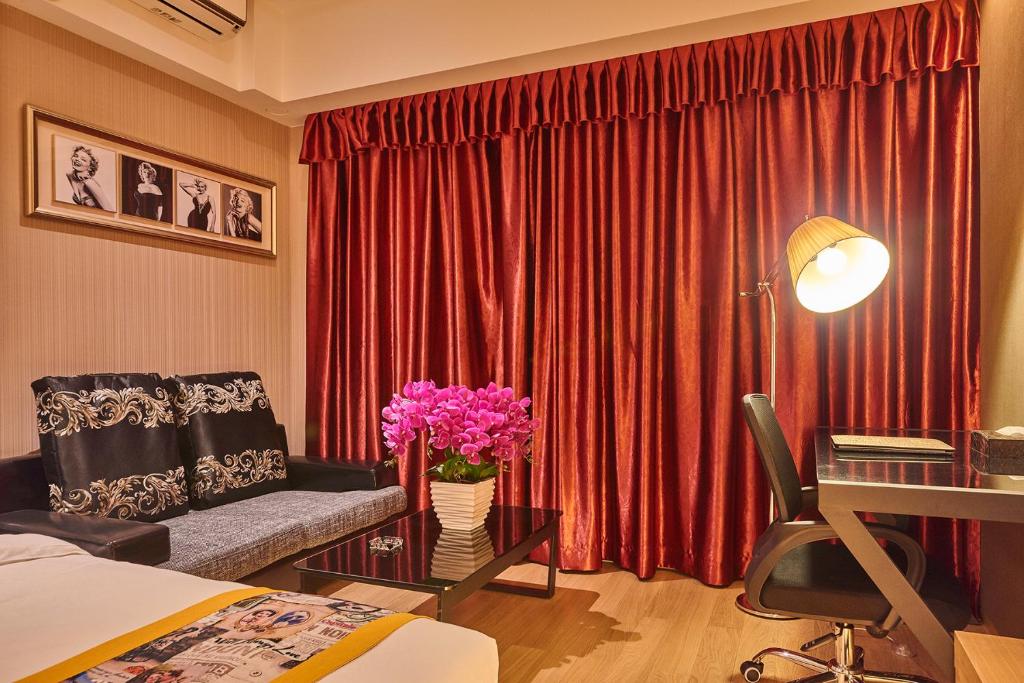 a room with a bed and a red curtain at Heefun International Apartment - Zhujiang New Town FuLi Brand New World Plaza in Guangzhou