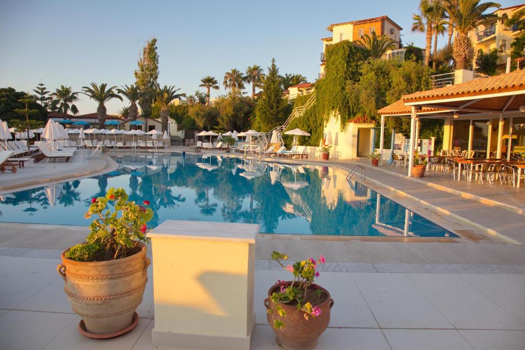 Bazén v ubytování Rethymno Mare & Water Park nebo v jeho okolí