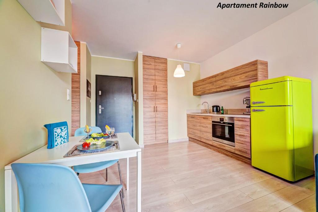Kuchyňa alebo kuchynka v ubytovaní Apartamenty Homely Place Koziołki - Stary Rynek - Parking