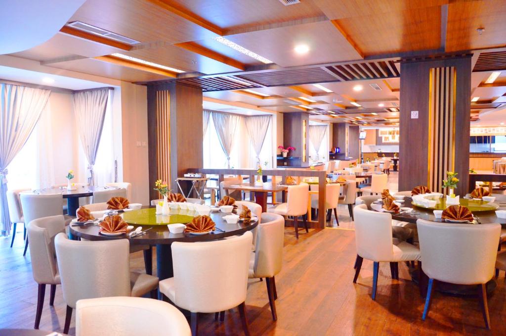 Restaurace v ubytování Nagoya Hill Hotel Batam