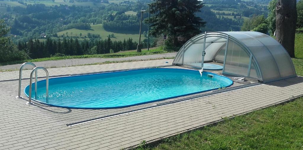 Bazén v ubytování Penzion Pohlednička nebo v jeho okolí