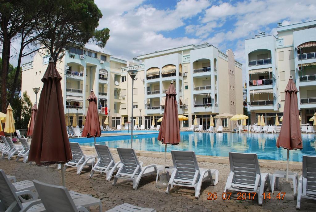 Arbi's Pool View Apartment - Imazhi 4