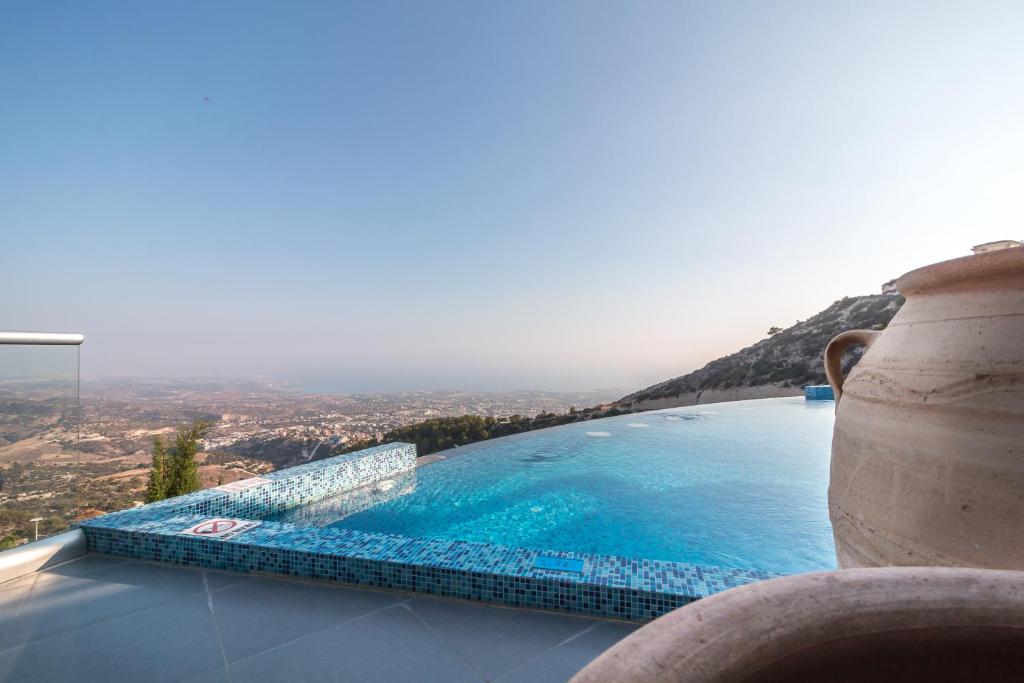 Bazén v ubytování Oceania & Panorama Villas nebo v jeho okolí