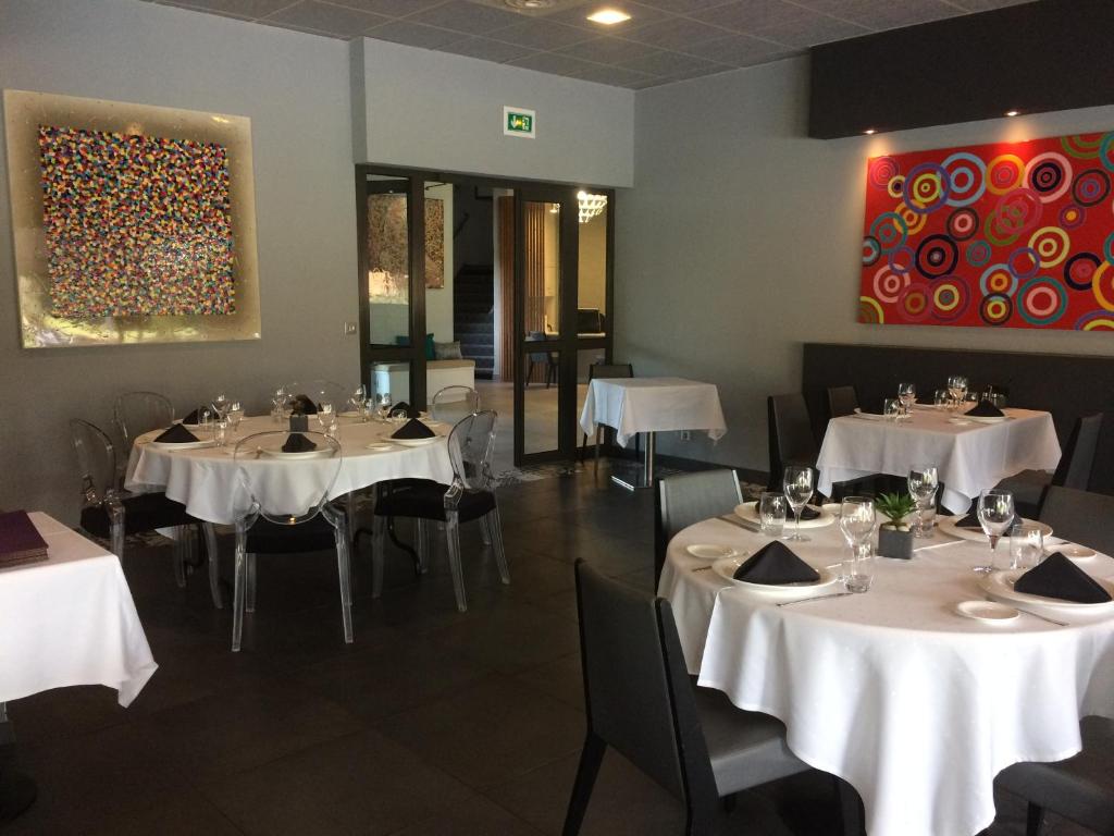 Restaurace v ubytování Sous Les Pins