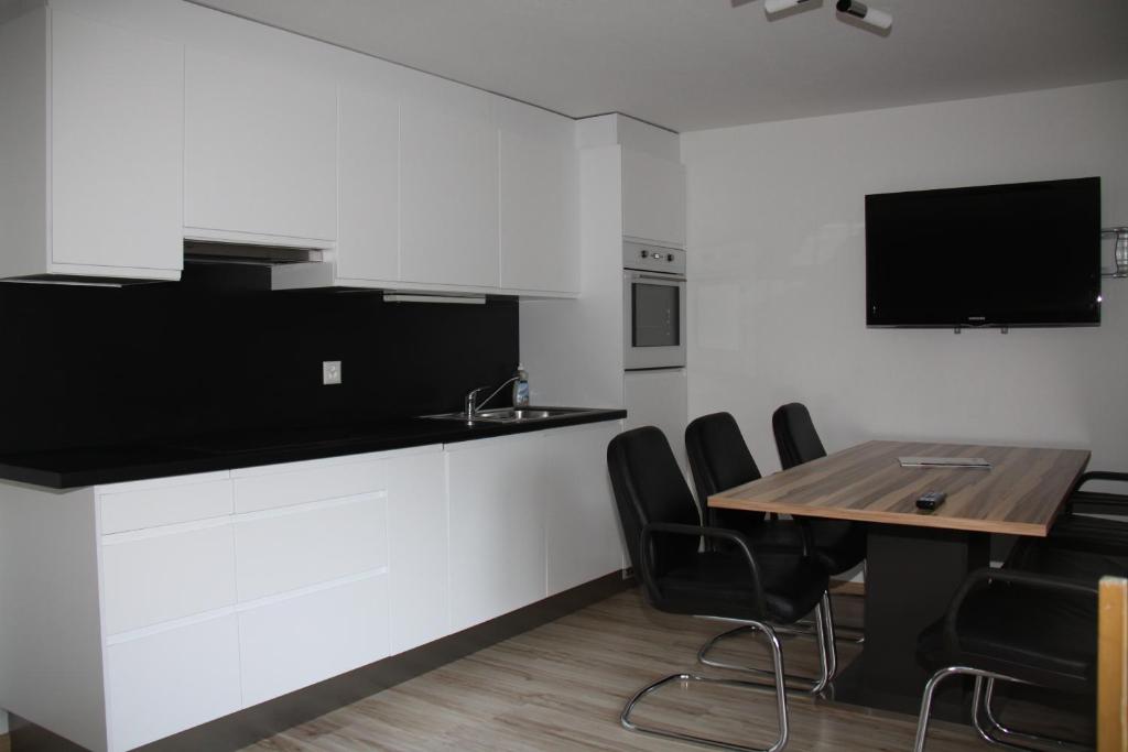 TV a/nebo společenská místnost v ubytování Hotel Eden