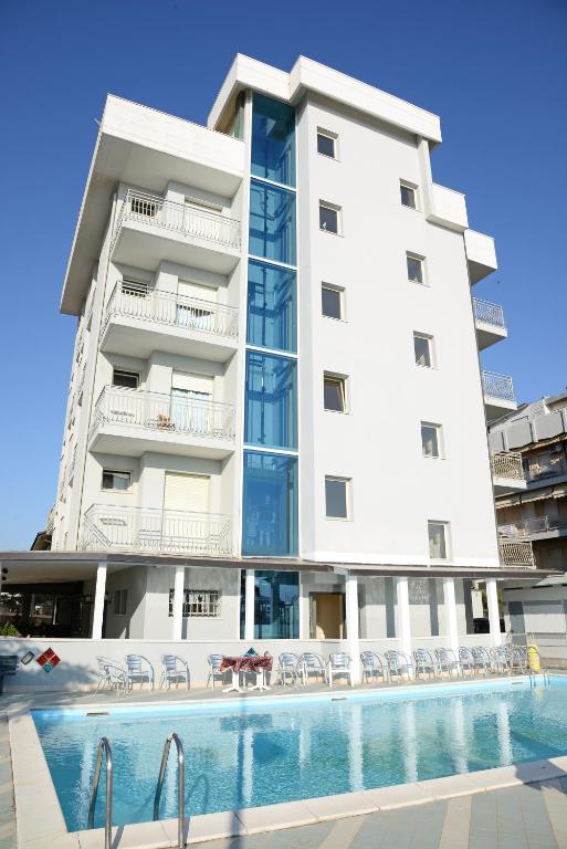 The swimming pool at or close to Hotel Al Ragno