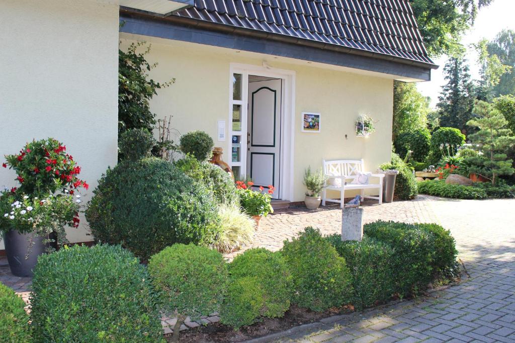 a small house with a patio and bushes at Gästehaus Niemerg in Warendorf