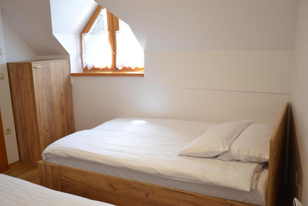 Postel nebo postele na pokoji v ubytování Apartments Prekmurska vas - Vital Resort