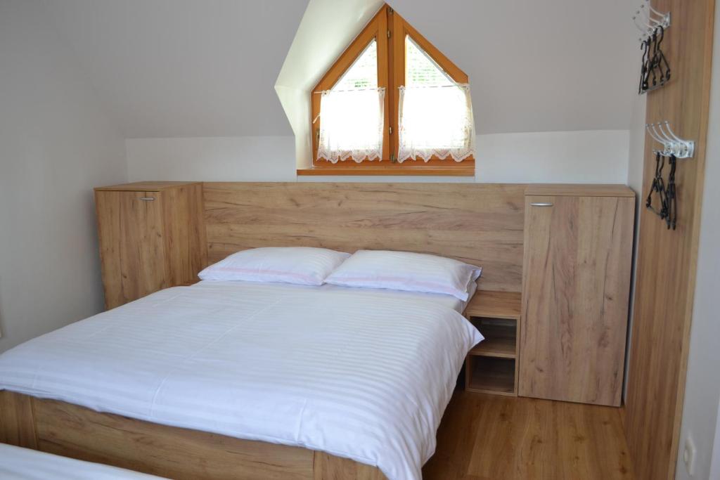 Postel nebo postele na pokoji v ubytování Apartments Prekmurska vas - Vital Resort