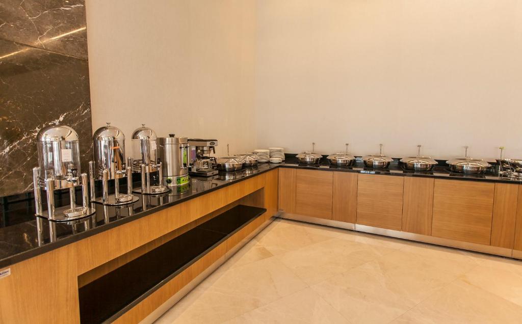 A cozinha ou cozinha compacta de Novotel Diyarbakir