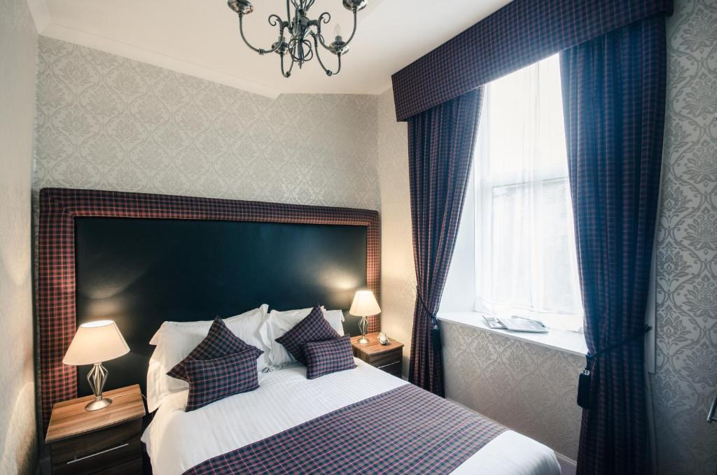 Postel nebo postele na pokoji v ubytování Argyll Hotel