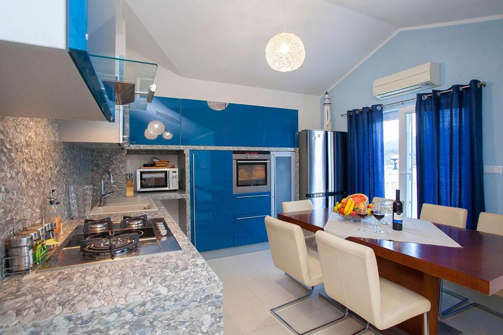 Kuchyň nebo kuchyňský kout v ubytování Villa Drinka Apartments