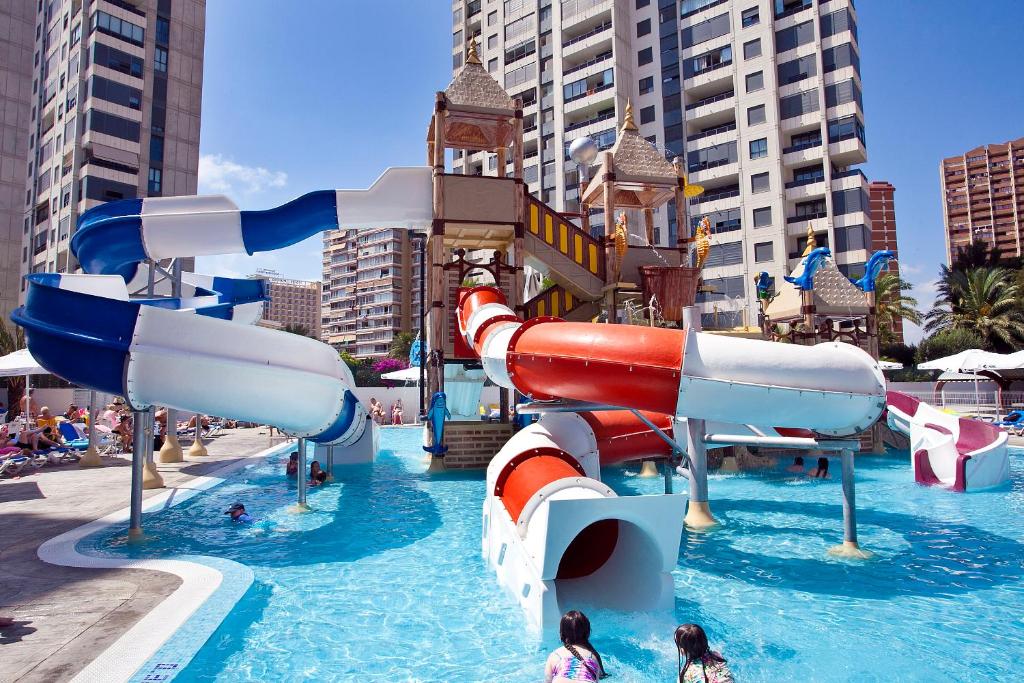 Bazén v ubytování Hotel Rosamar nebo v jeho okolí