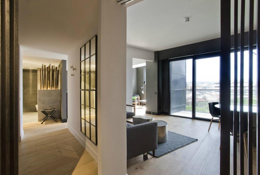 Postel nebo postele na pokoji v ubytování Hotel Tres Reyes Pamplona