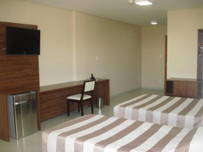 Postel nebo postele na pokoji v ubytování Flamboyant Suite Hotel