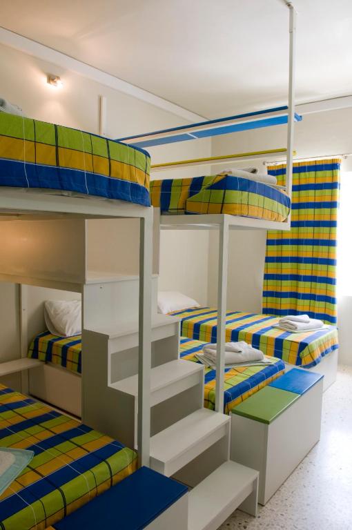 Postel nebo postele na pokoji v ubytování NSTS Campus Residence and Hostel