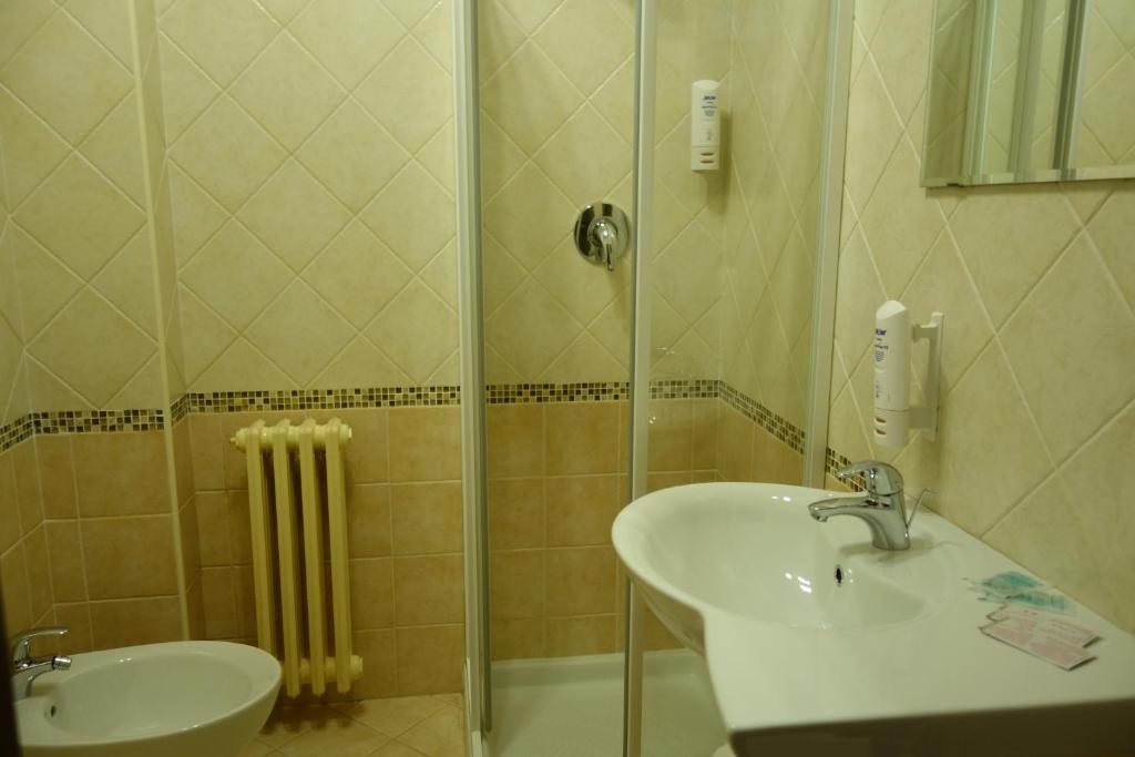 Koupelna v ubytování Albergo Ristorante Uspa
