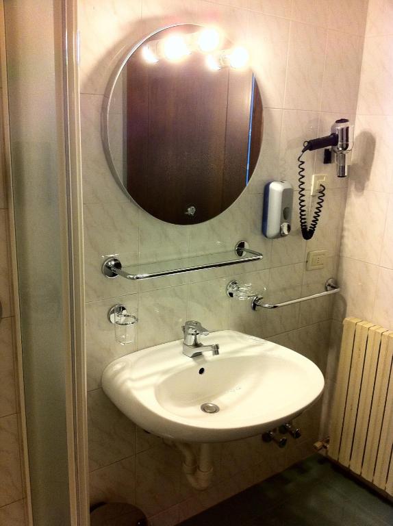 Koupelna v ubytování Hotel Baita Clementi