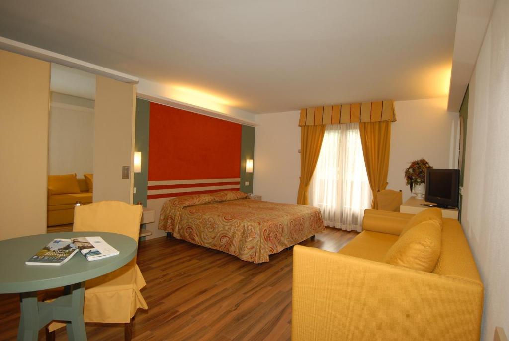 Postel nebo postele na pokoji v ubytování Hotel Baita Clementi