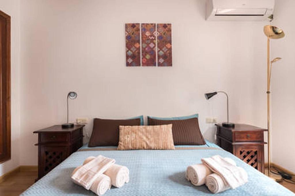 Posteľ alebo postele v izbe v ubytovaní 3 bedroom Apartment with private garden on top location Sitges centre beach