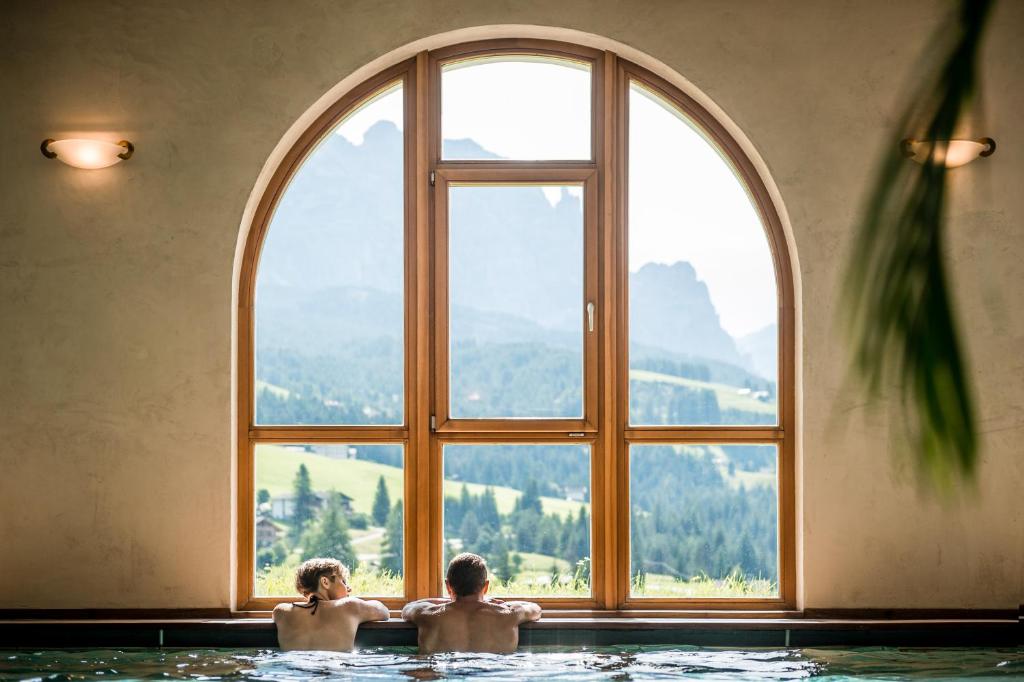 Nespecifikovaný výhled na hory nebo výhled na hory při pohledu z hotelu