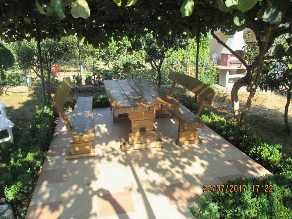 a picnic table in a park under a tree at Apartments Sandra in Novigrad Istria