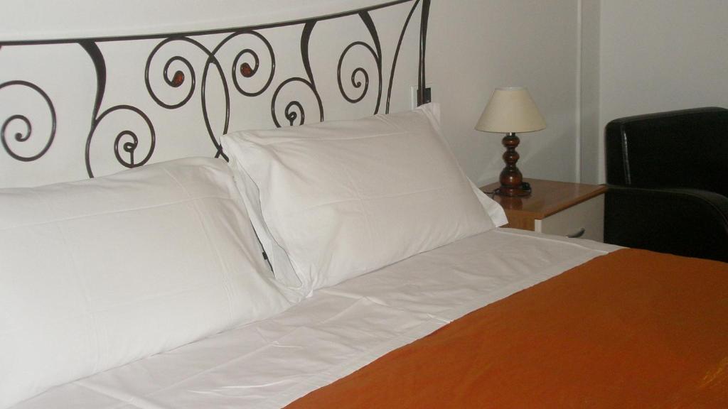 A bed or beds in a room at Hotel Athena