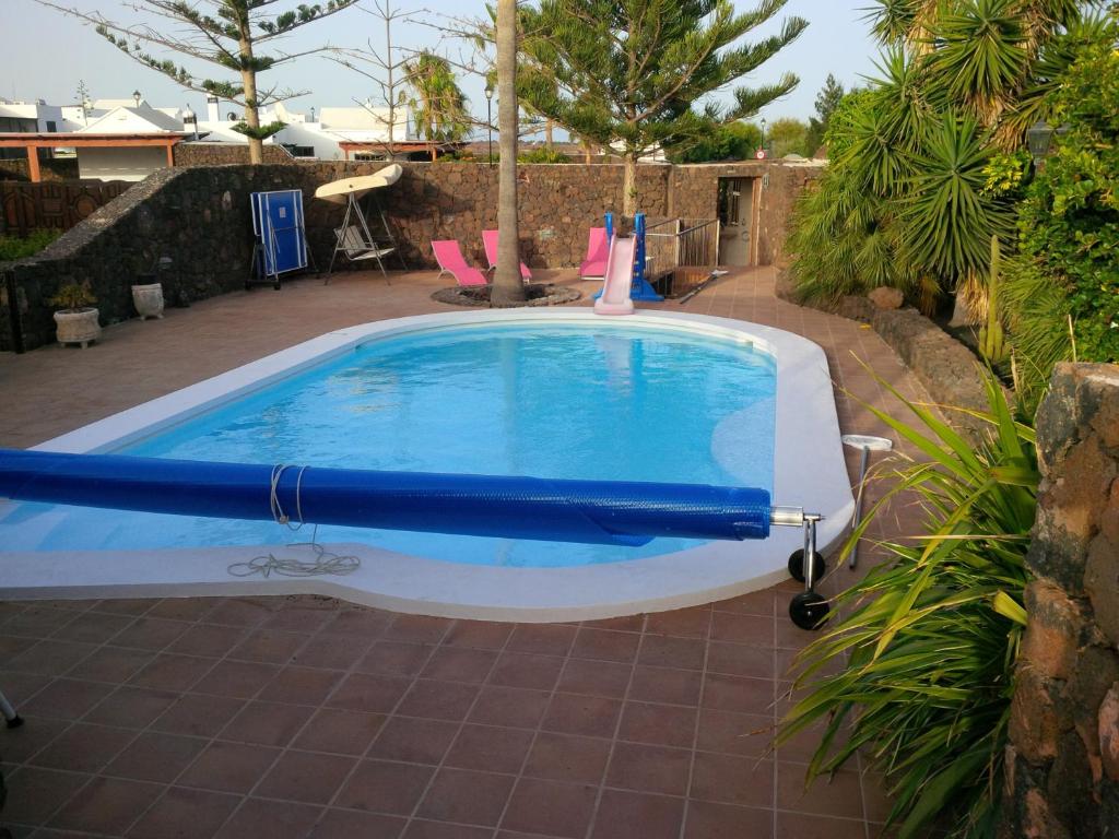 Bazén v ubytovaní Villa Piscine Jacuzzi Puerto Del Carmen alebo v jeho blízkosti