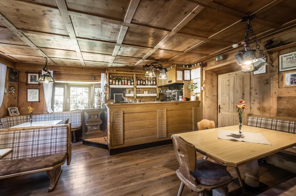 A kitchen or kitchenette at Pensione Vittoria
