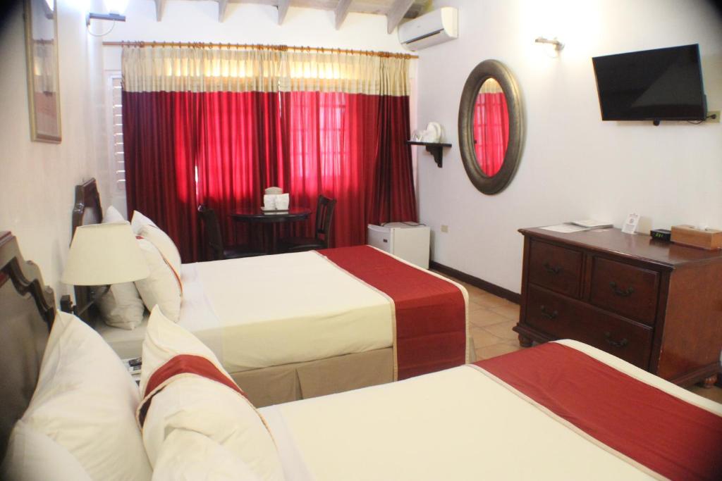 Postel nebo postele na pokoji v ubytování Altamont Court Hotel