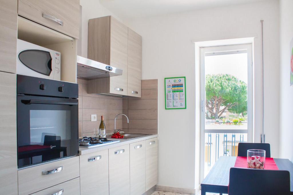 A kitchen or kitchenette at Case Vacanze Ganimede