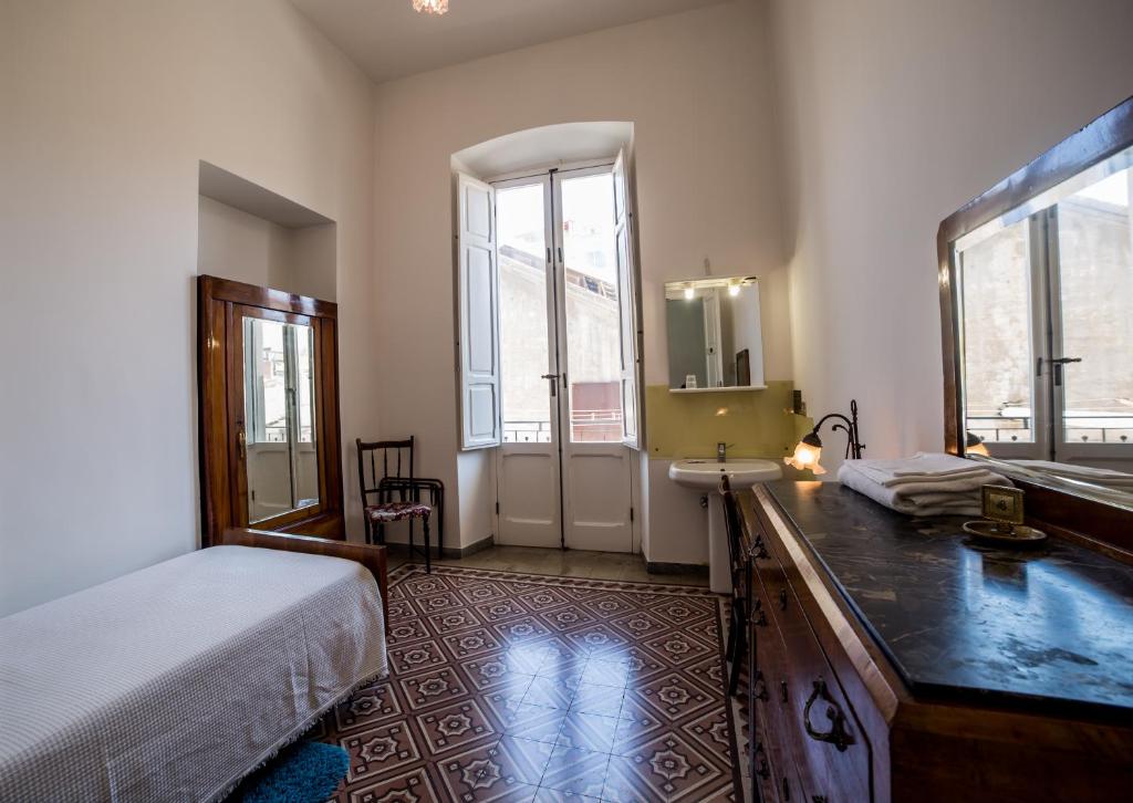 Hotel AeR BJ Vittoria - Balkon Ve Ortak Banyo Ile Ekonomi Tek Kişilik Oda