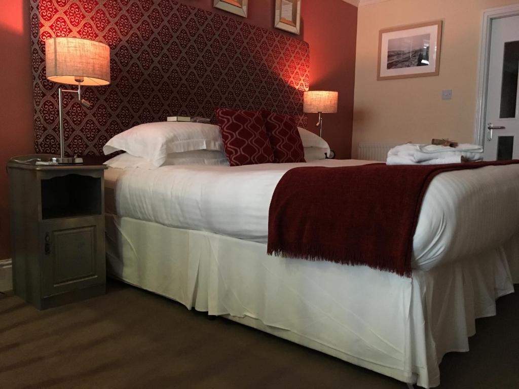 Postel nebo postele na pokoji v ubytování Ellan Vannin Hotel