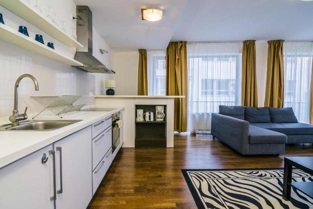 Kuchyňa alebo kuchynka v ubytovaní Luxury Downtown Apartments