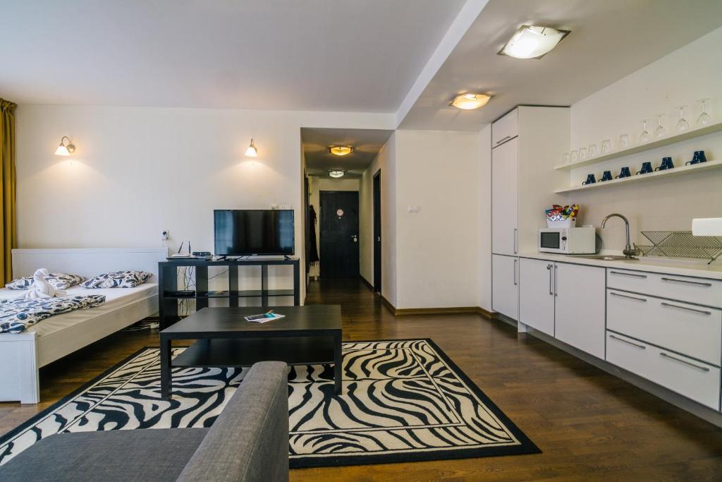 Kuchyňa alebo kuchynka v ubytovaní Luxury Downtown Apartments