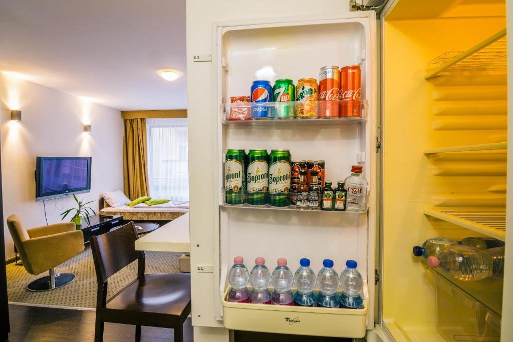 Televízia a/alebo spoločenská miestnosť v ubytovaní Luxury Downtown Apartments