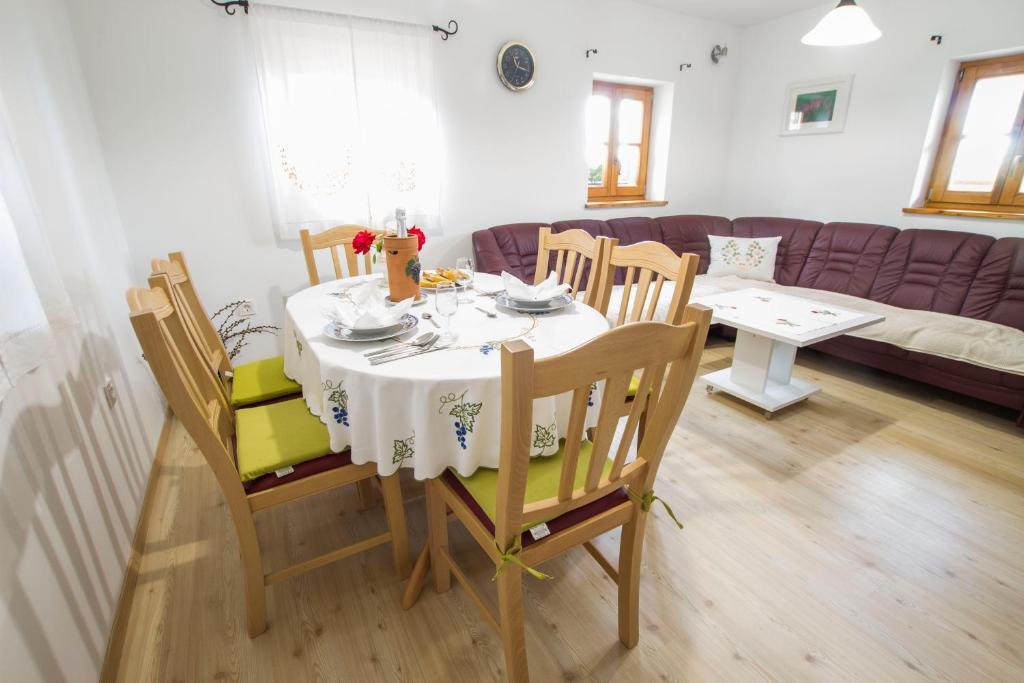 Country House Srček with Two Bedrooms and Vineyard View - Familie Appartement Met Uitzicht