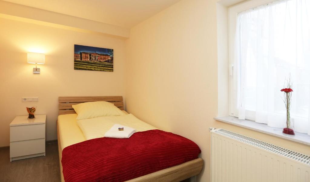 Postel nebo postele na pokoji v ubytování Hotel Schillerquartier