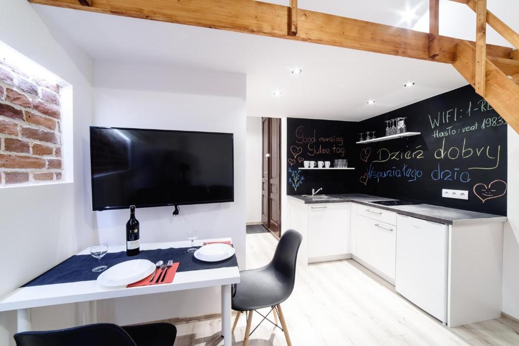 2 Nights Apartments - great location, right next to Main Rail and Bus Station, 10 min to Main Square by foot - Resim 25