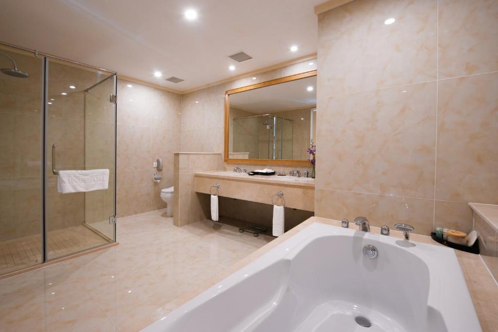 Phòng Grand Deluxe 2 Giường Đơn Nhìn Ra Biển - Vé Vào Công Viên Giải Trí VinWonders