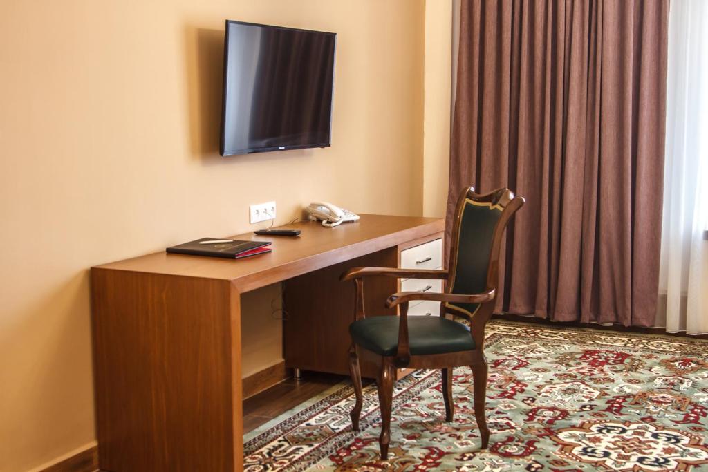 TV a/nebo společenská místnost v ubytování Hotel Plaza Viktoria